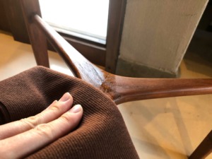 群馬県高崎市の家具屋で販売する無垢材家具やチーク家具を長持ちさせるメンテナンスオイル